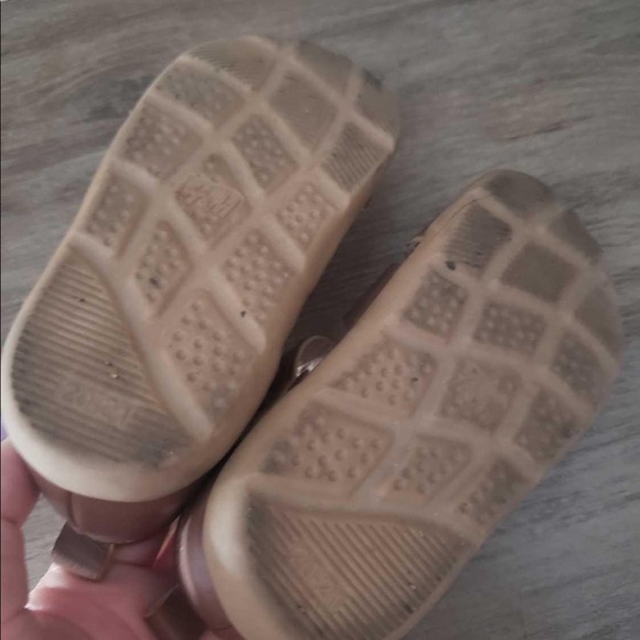 ⭐️2/25⭐️
H&M Sandals - Picture 5 of 5